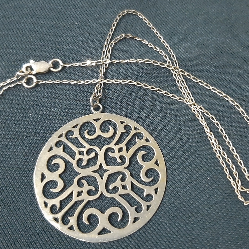 Womens Vintage Signed Sterling Silver .925 Necklace Pendant. Adjustable 20",18"
